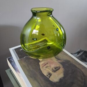 Sharon Fujimoto Handblown Sign Art Green Glass Flakes Bud Vase Vintage Japanese